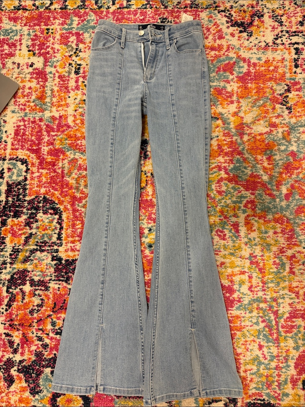 Holster light wash women’s flared jeans (never worn)